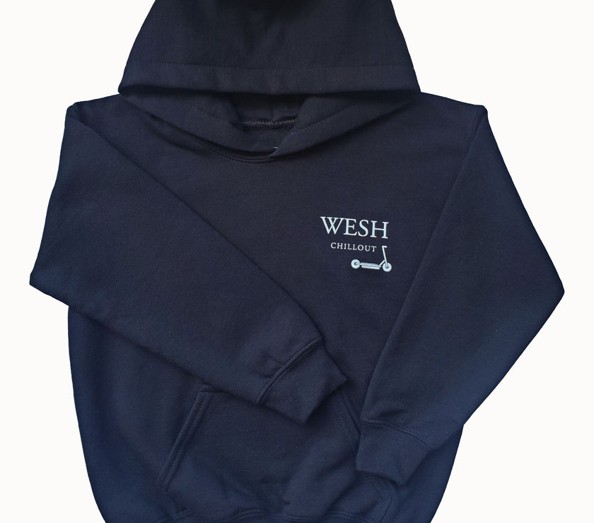 Hoodie noir avec trottinette